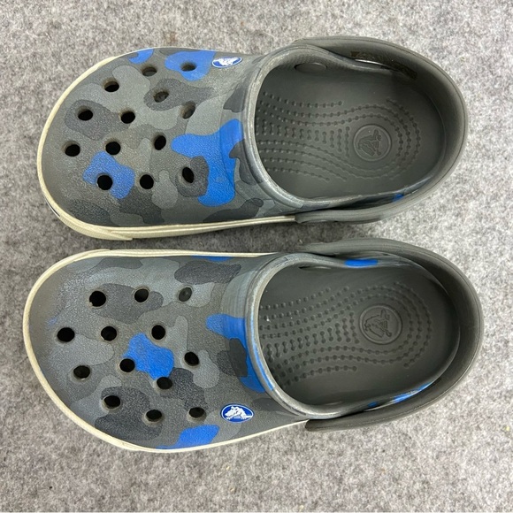 CROCS Classic Clog in Blue & Gray Camo Child Size 6/7 - Picture 2 of 7
